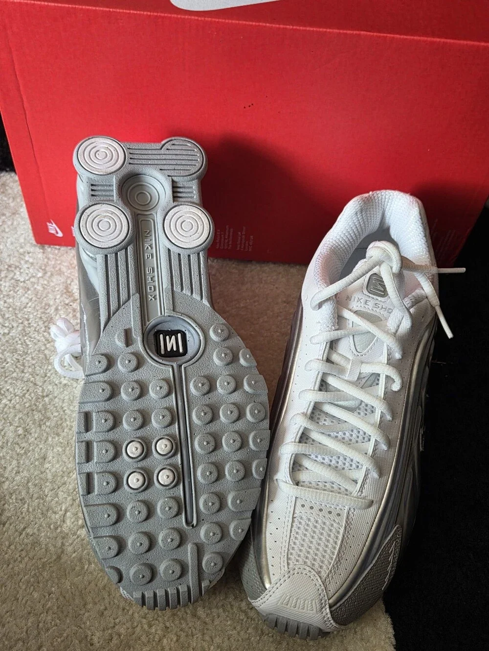 NIKE SHOX R4 SE ' WHITE/METALLIC SILVER ' SNEAKER